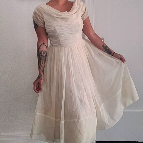 1950s or 60s vintage shirred bodice chiffon party wedding dress - Picture 2 of 6
